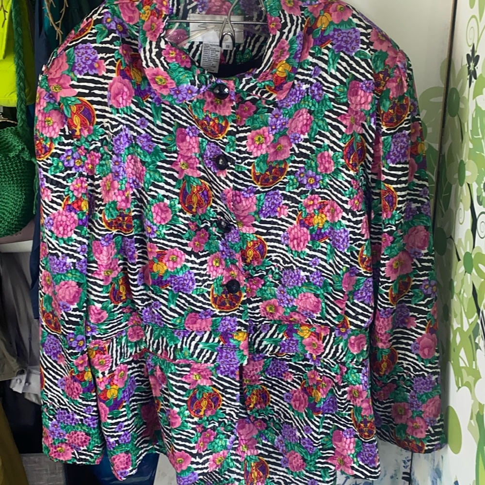 Women’s Gorgeous vintage Schemar 2 piece Zebra & Floral print suit size 18
